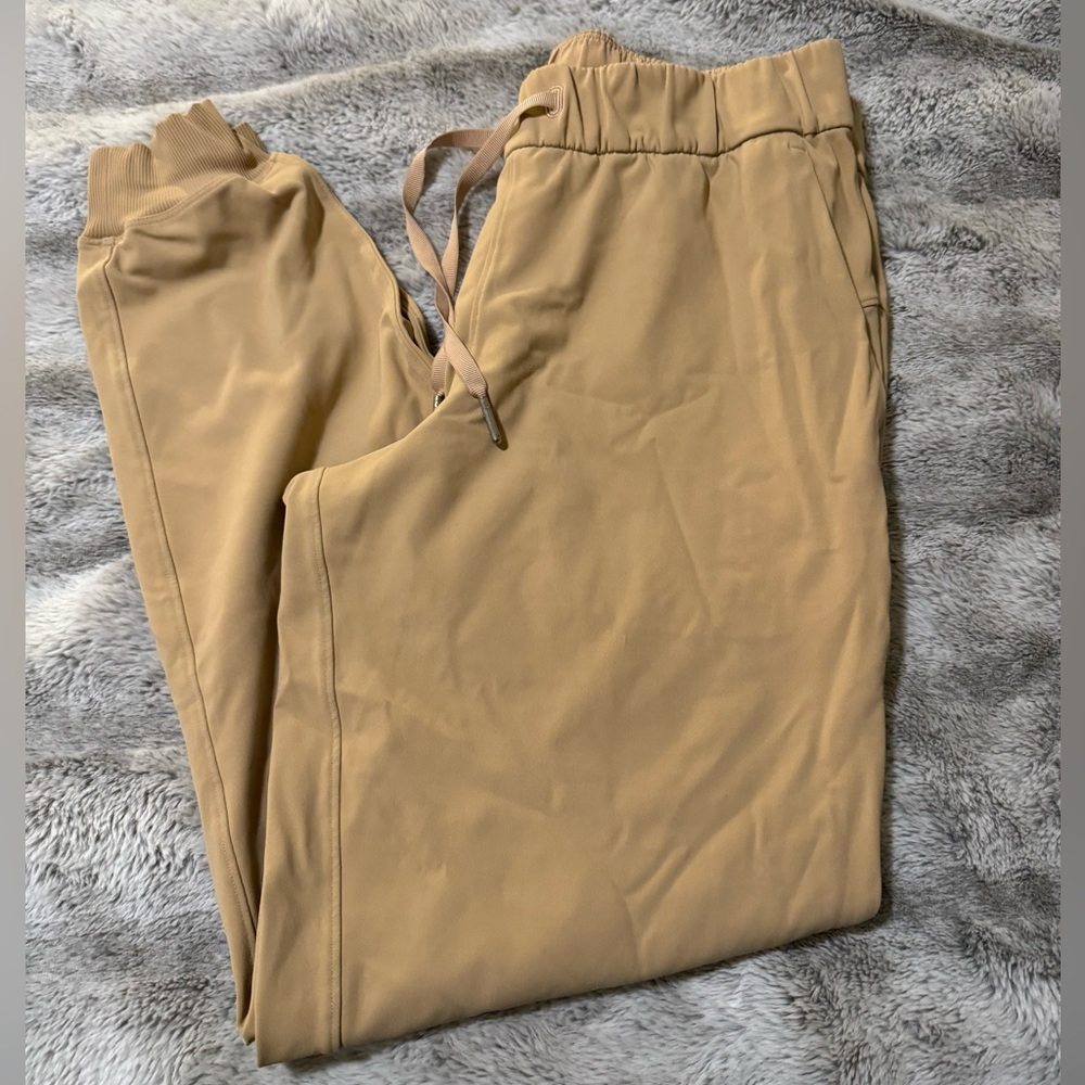 Lululemon On the Fly Jogger - Picture 4 of 10